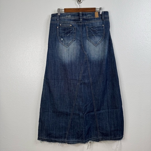 Maurices Long Denim Maxi Skirt No Slit Size 7 - Picture 2 of 4